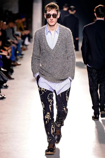 Look 50